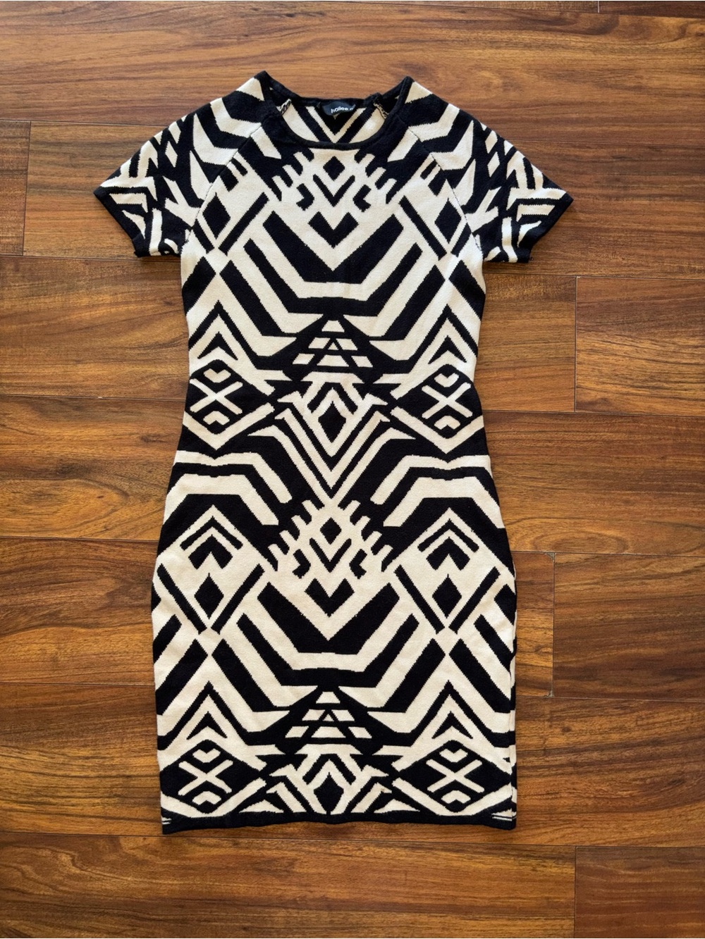 Geometric Black and Cream Short Sleeve Bodycon Dress